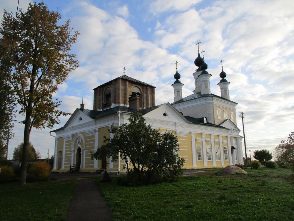 Церковь в Николо-Шанге в сентябре