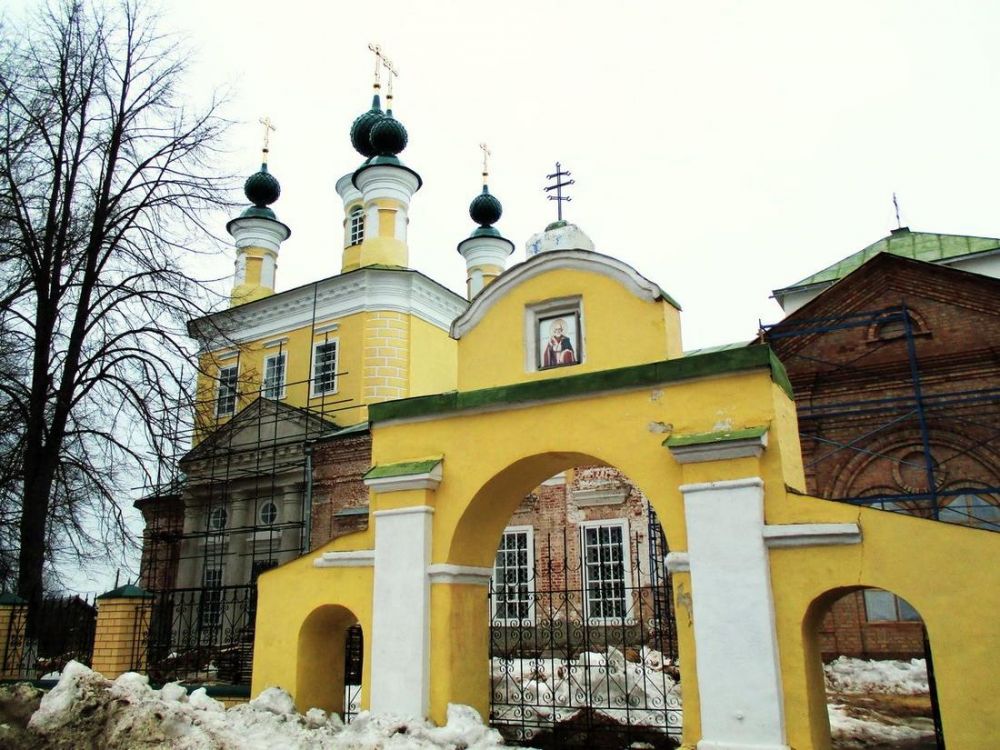 Церковь и её ограда с воротами