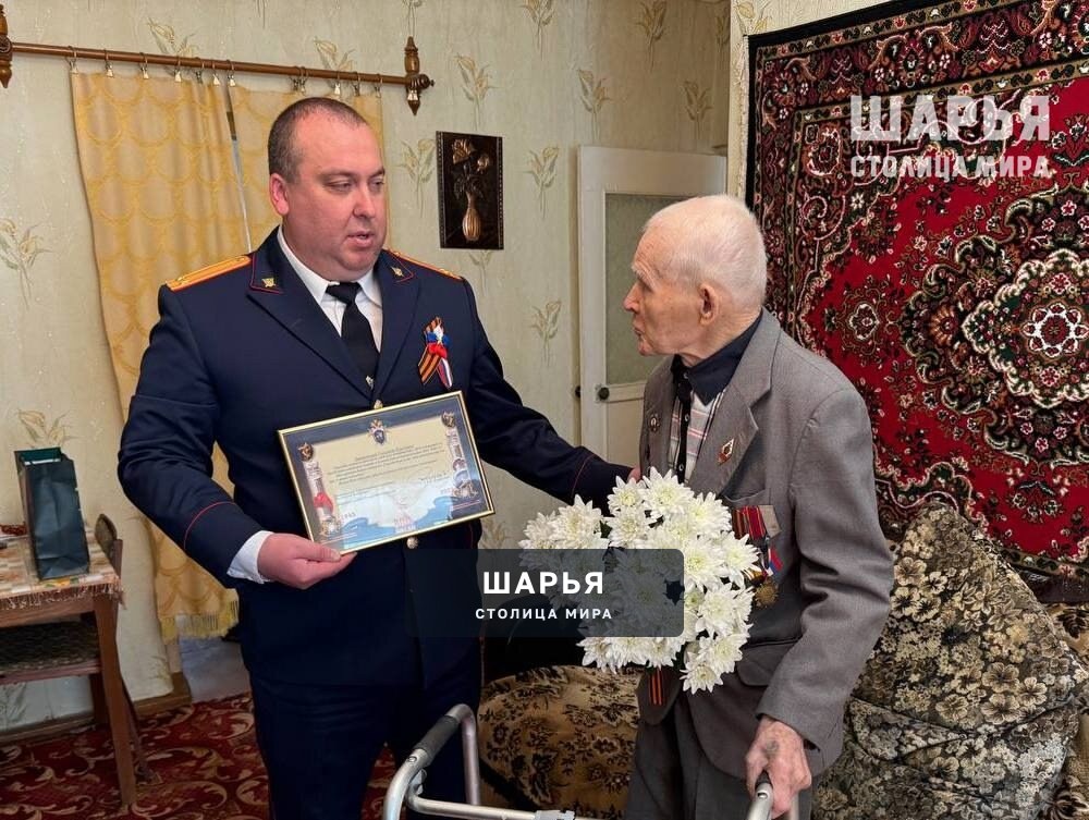 В канун Дня Победы офицеры СУ СК России навестили шарьинского долгожителя - легенду - Геннадия… — Шарья — фото 2