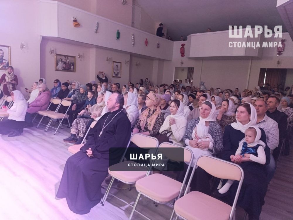 Для шарьинцев и гостей города в Романовском зале расцвел "Духовный сад" — Шарья — фото 7