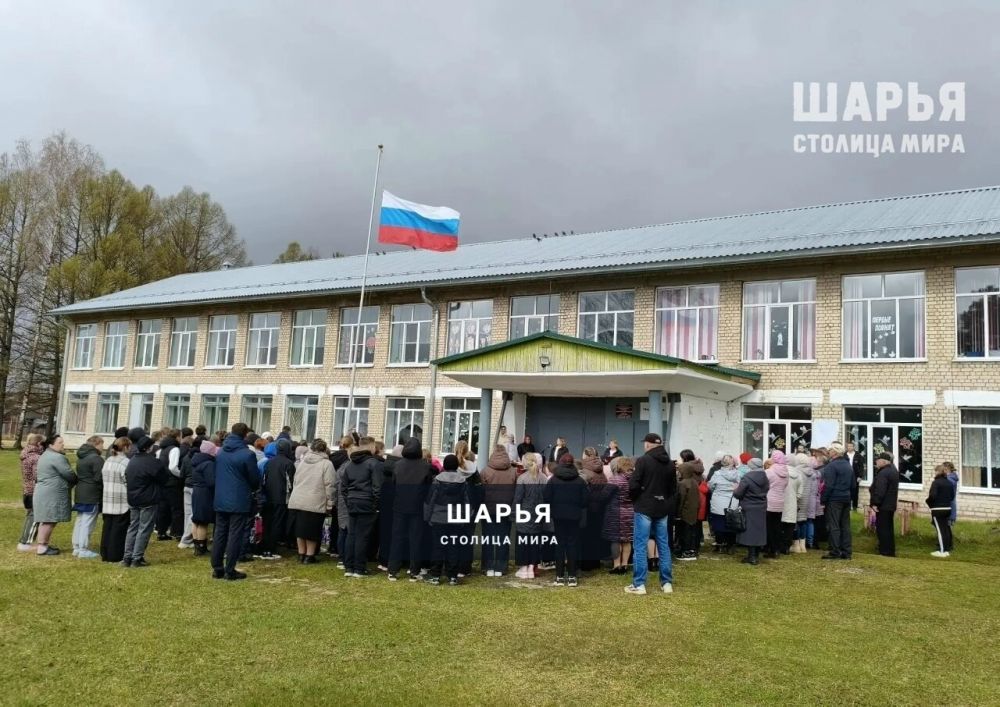 В Шарьинском районе увековечена память земляка, погибшего на СВО — Шарья — фото 4
