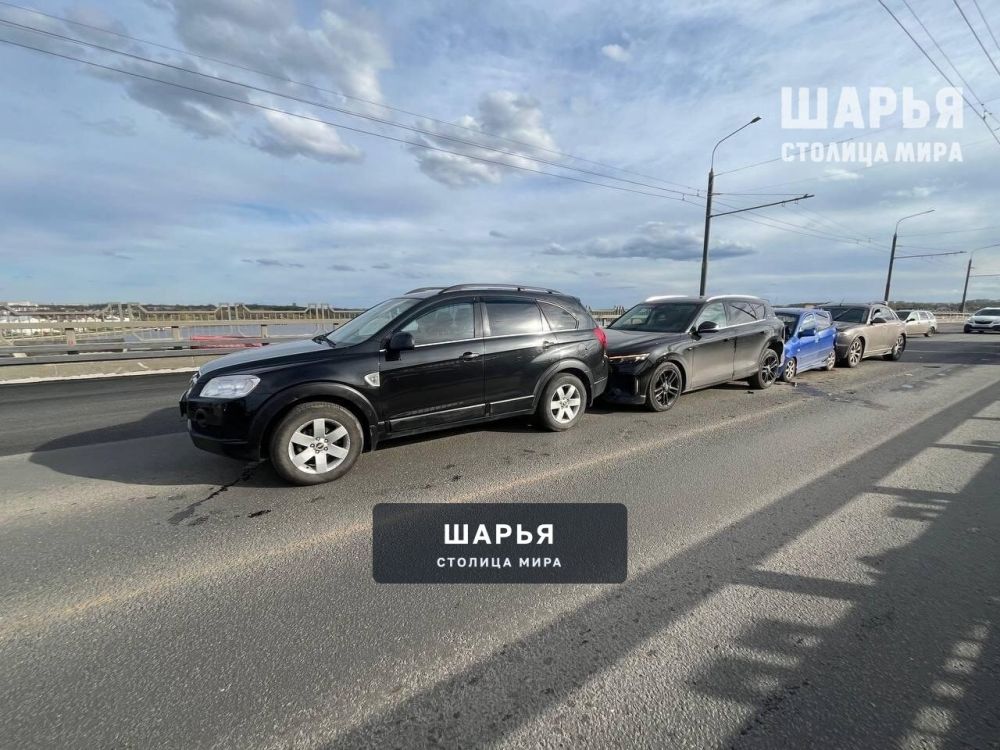 В Костроме сразу 4 машины столкнулись на ремонтируемом мосту через Волгу — Шарья