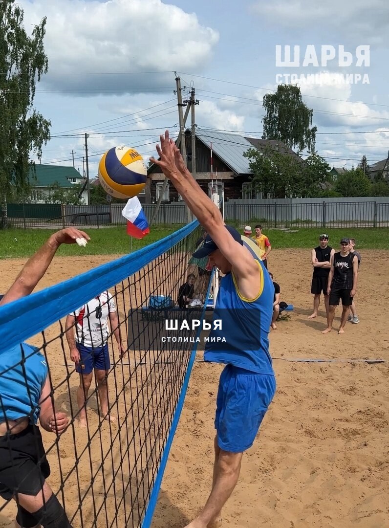 Шарьинские любители пляжного волейбола по-своему отметили День России — Шарья — фото 5