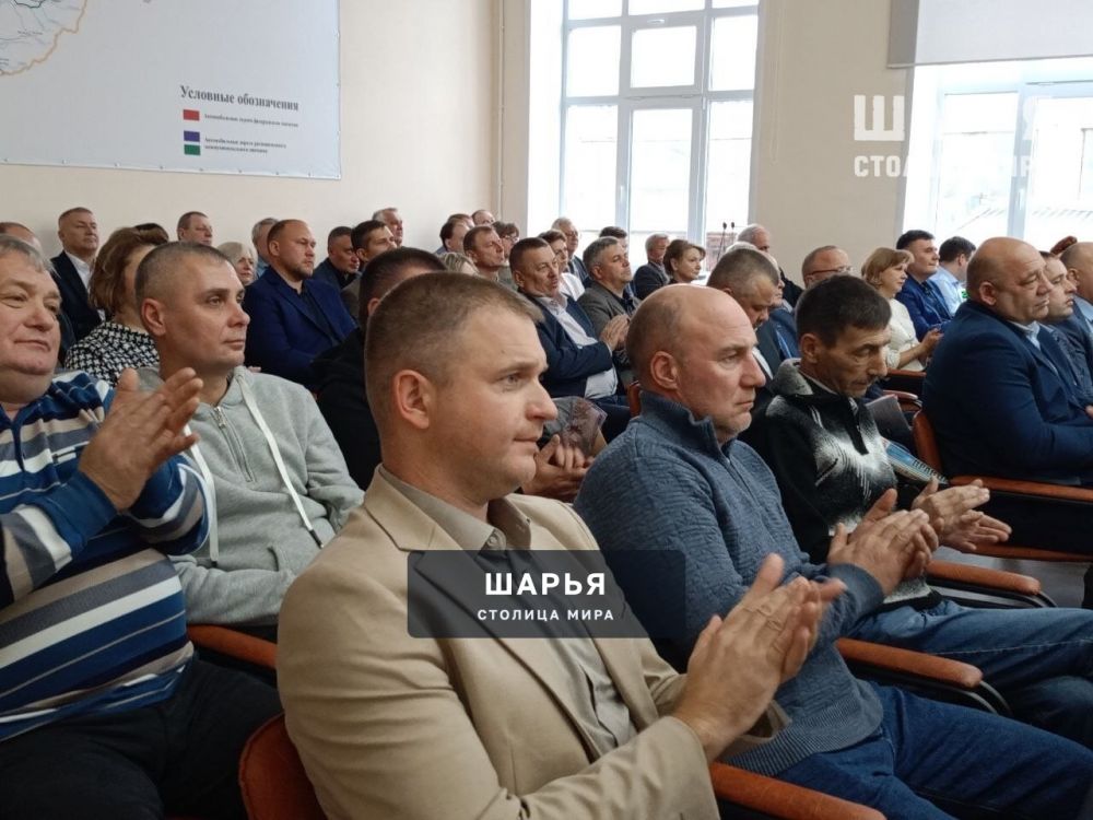 В преддверии профессионального праздника губернатор вручил дорожникам министерские и областные… — Шарья — фото 4