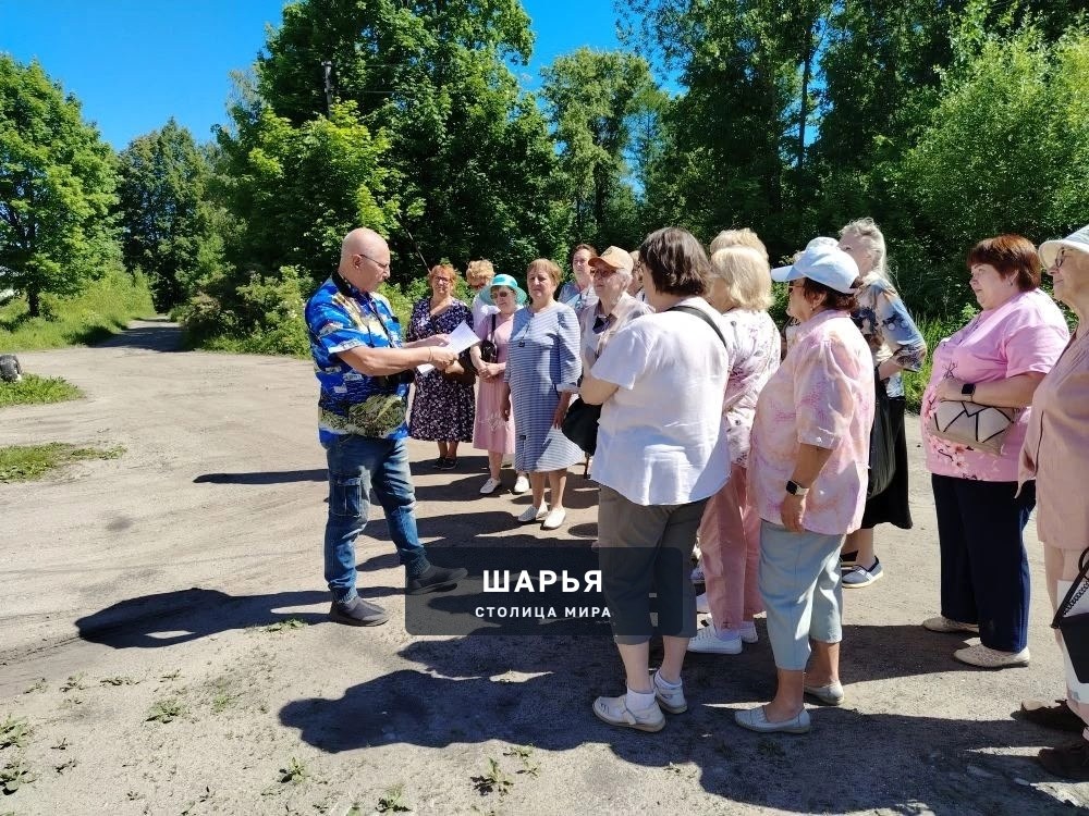 Активисты Центра общения ОСФР в Шарье прикоснулись к истории города накануне Дня России — Шарья — фото 3
