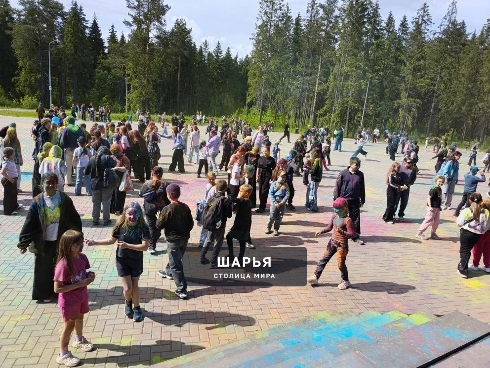 На пару часов Городской парк Шарьи превратился в настоящую феерию цвета и радости — Шарья — фото 3