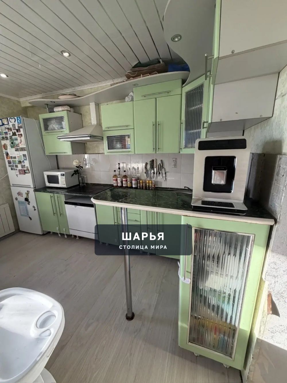 Угловой кухонный гарнитур с барной стойкой, плитой, вытяжкой, раковиной, микроволновой печью… — Шарья — фото 5
