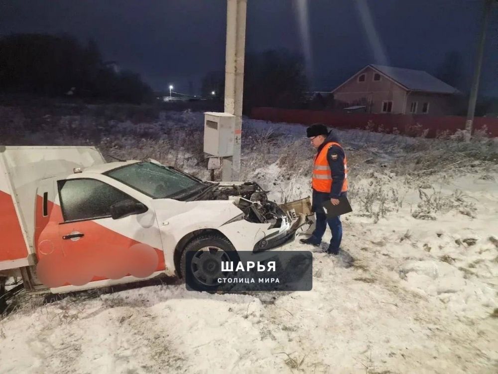 ДТП в Костромской области:25 декабря легковая машина столкнулась с поездом на переезде между… — Шарья