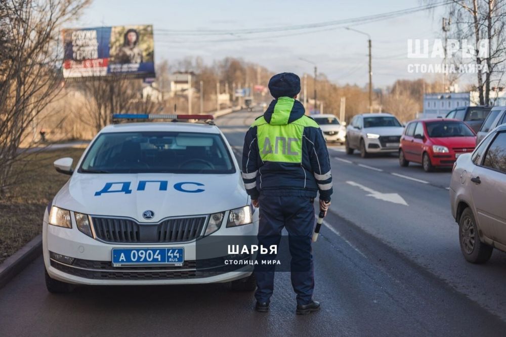 В Шарье автоинспекторы выявили водителя с поддельными правами — Шарья