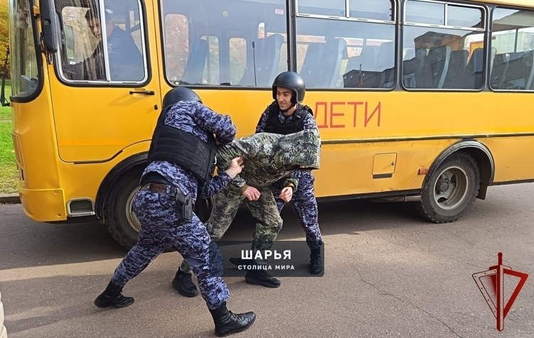Росгвардия взяла под охрану школьные автобусы в Костромской области — Шарья — фото 2