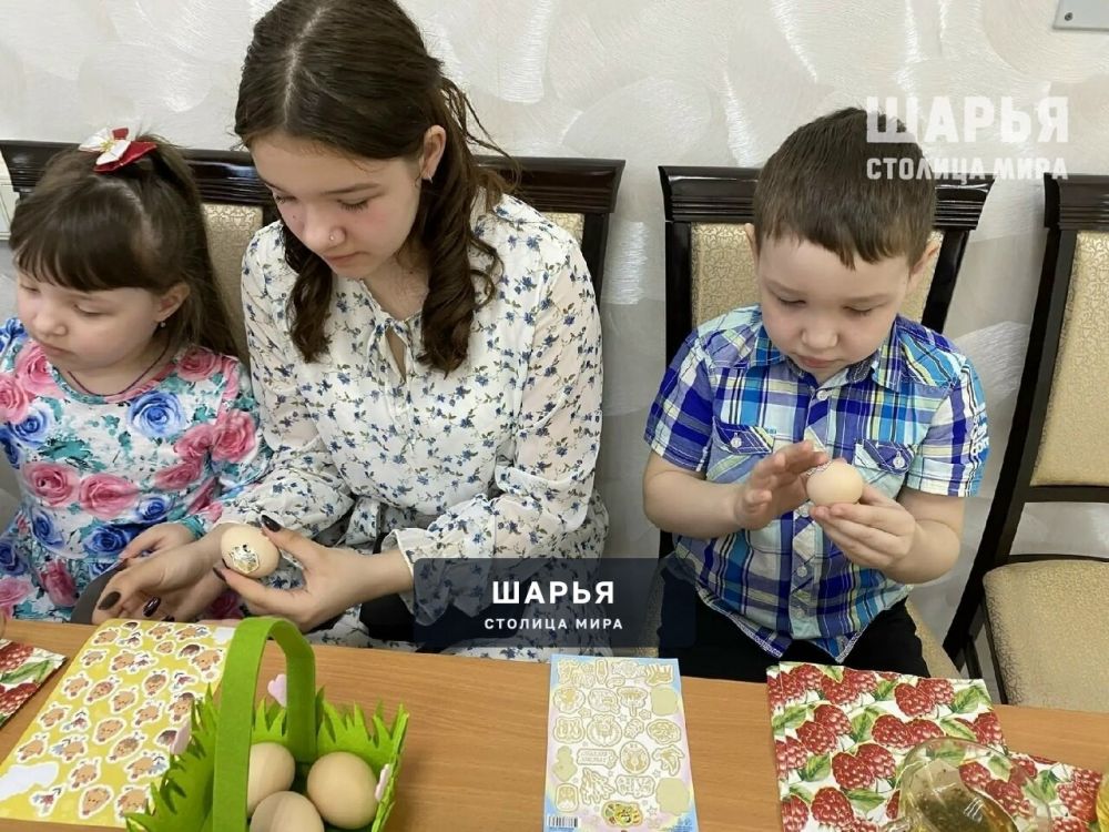 В Пасхальную неделю Шарьинский отдел ЗАГС посетила многодетная семья Удаловых — Шарья