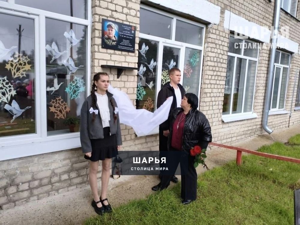 В Шарьинском районе увековечена память земляка, погибшего на СВО — Шарья — фото 2