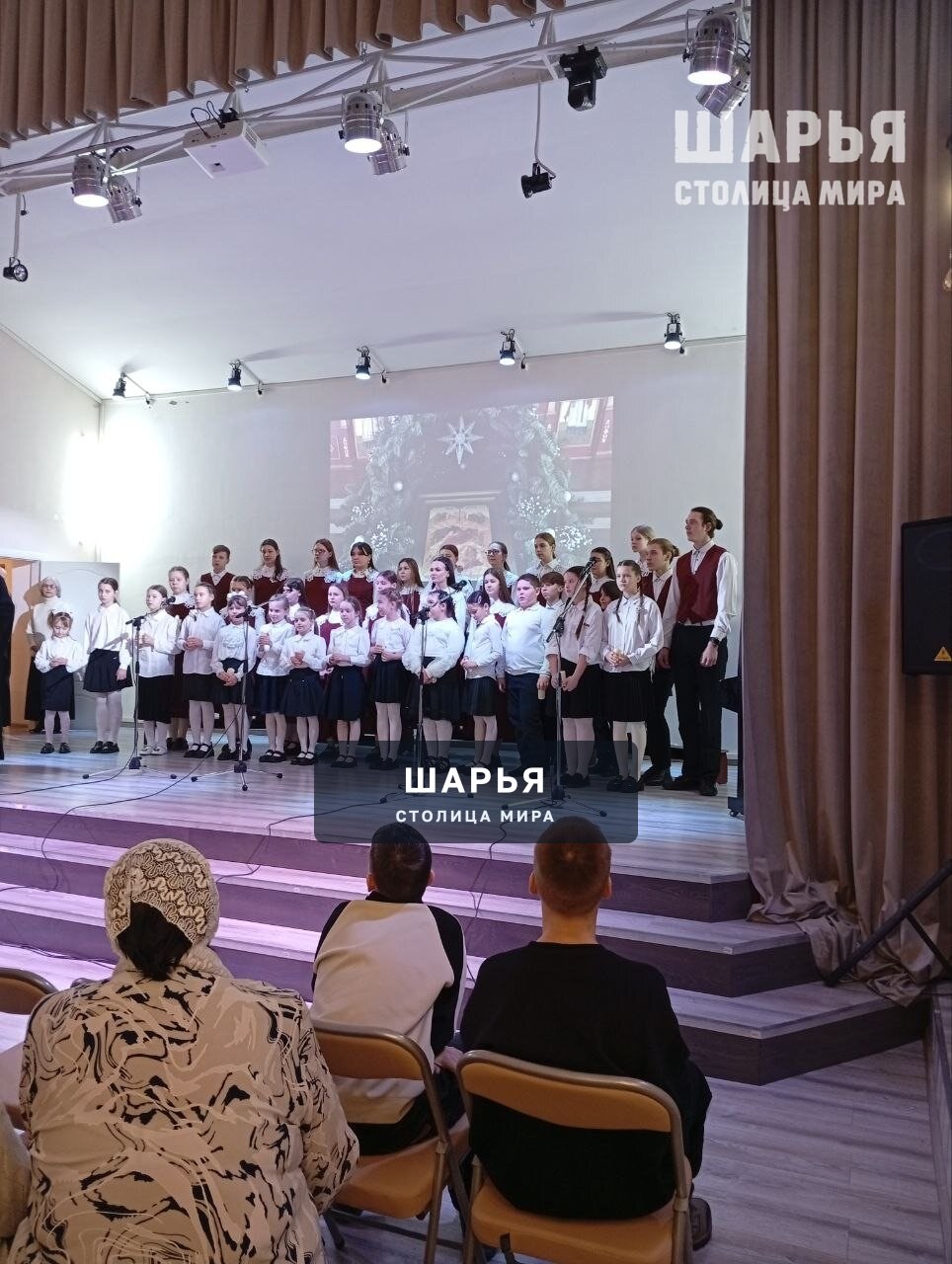 Для шарьинцев и гостей города в Романовском зале расцвел "Духовный сад" — Шарья — фото 3