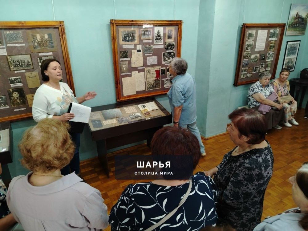 Активисты Центра общения старшего поколения посетили выставку, посвященную юбилею Шарьи — Шарья — фото 4