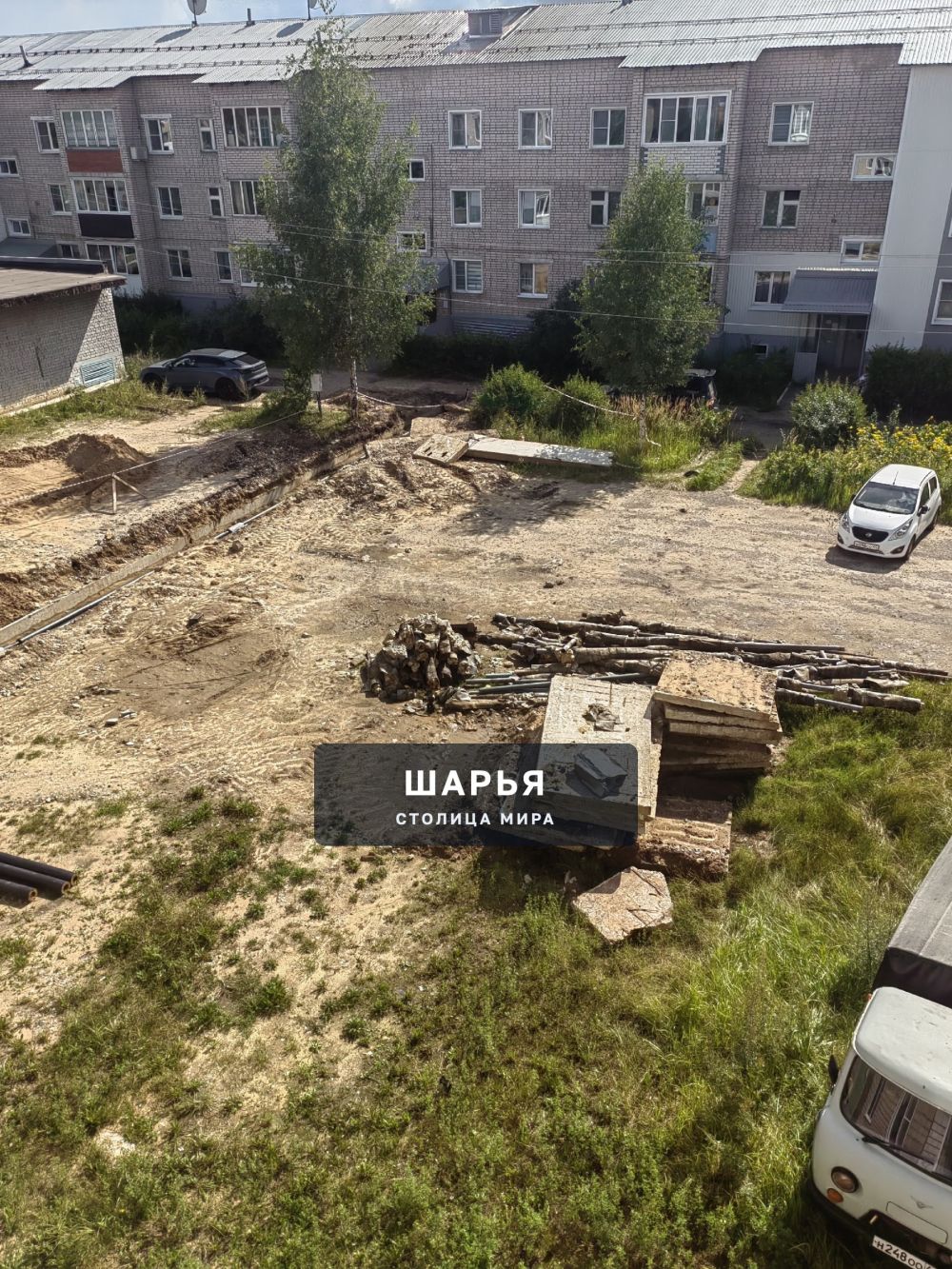 Вот так чудесно выглядит пространство между домами 41 и 41А по улице Ивана Шатрова — Шарья — фото 3
