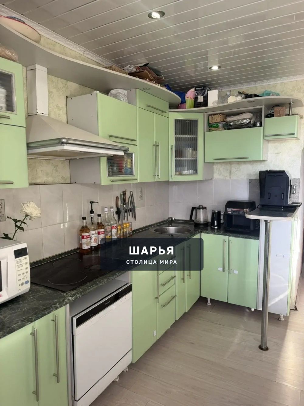Угловой кухонный гарнитур с барной стойкой, плитой, вытяжкой, раковиной, микроволновой печью… — Шарья — фото 3