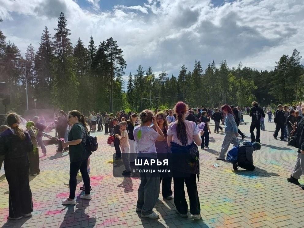 На пару часов Городской парк Шарьи превратился в настоящую феерию цвета и радости — Шарья — фото 8