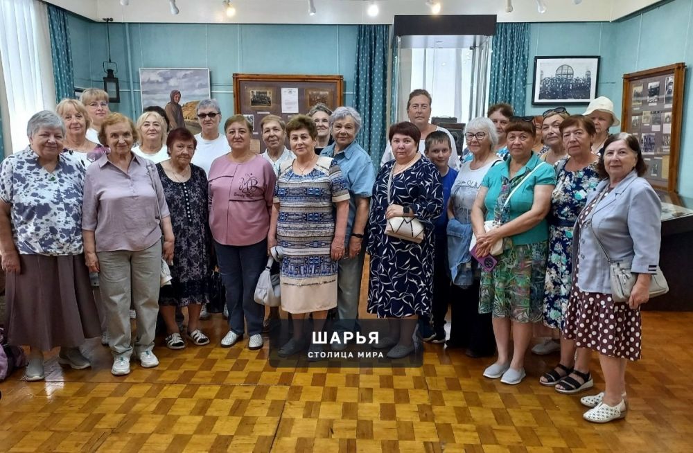 Активисты Центра общения старшего поколения посетили выставку, посвященную юбилею Шарьи — Шарья — фото 1