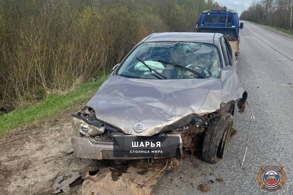Вчера днем 39-летняя женщина-водитель не справилась с управлением и съехала с дороги — Шарья — фото 2
