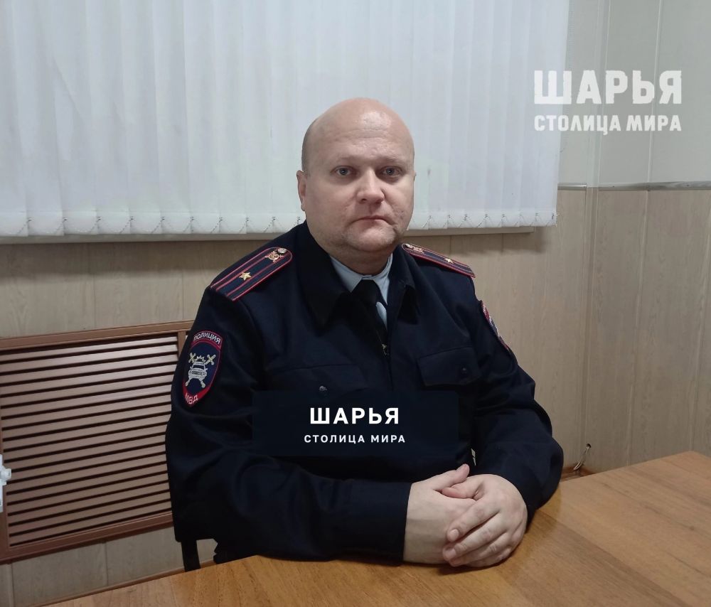 Начальник Шарьинской Госавтоинспекции Алексей Чечуров обращает внимание водителей на… — Шарья