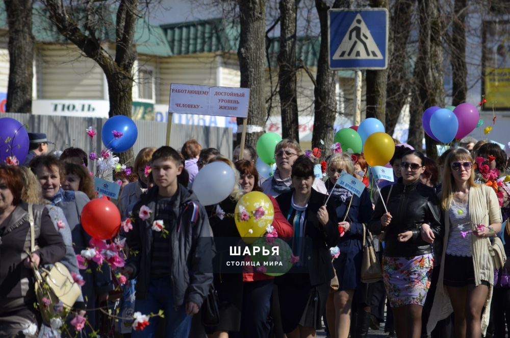 Как раньше в Шарье ходили на демонстрации: флаги, шары, лозунги … — Шарья — фото 3