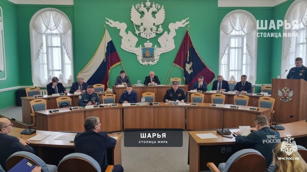 Метровые сугробы "намекают" на активную подготовку к паводку — Шарья