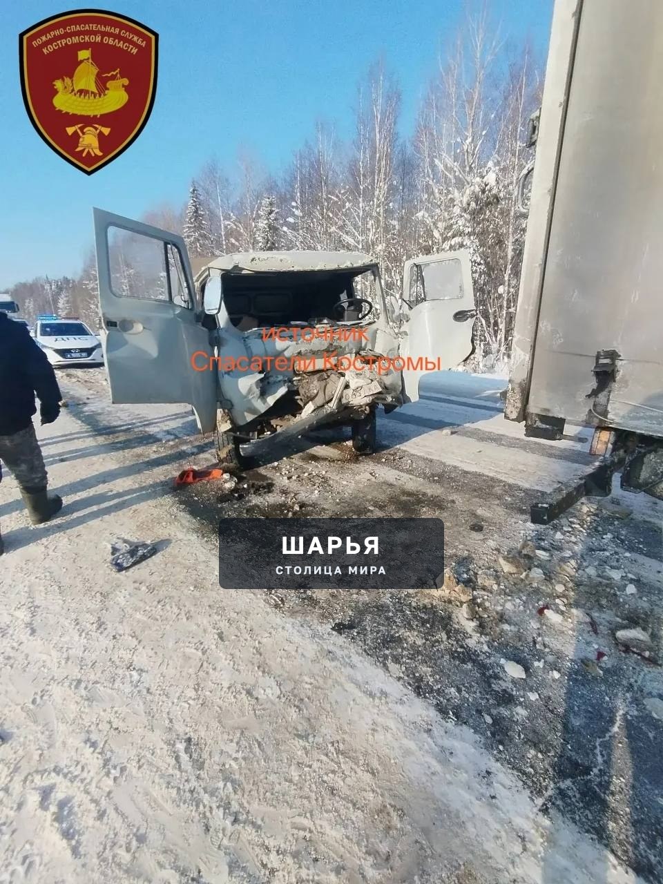 Спасатели выезжали на ликвидацию серьезного ДТП на Костромской трассе, которую водители уже… — Шарья — фото 1