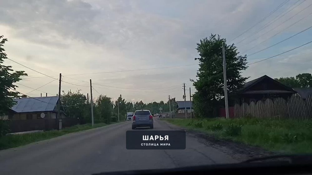 Прямо сейчас на съезде с путепровода в сторону выезда из города — Шарья