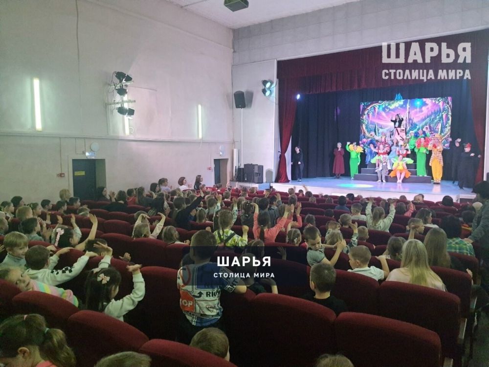 Несколько дней шарьинцы наслаждались музыкальным спектаклем "Время для Алисы" — Шарья — фото 4