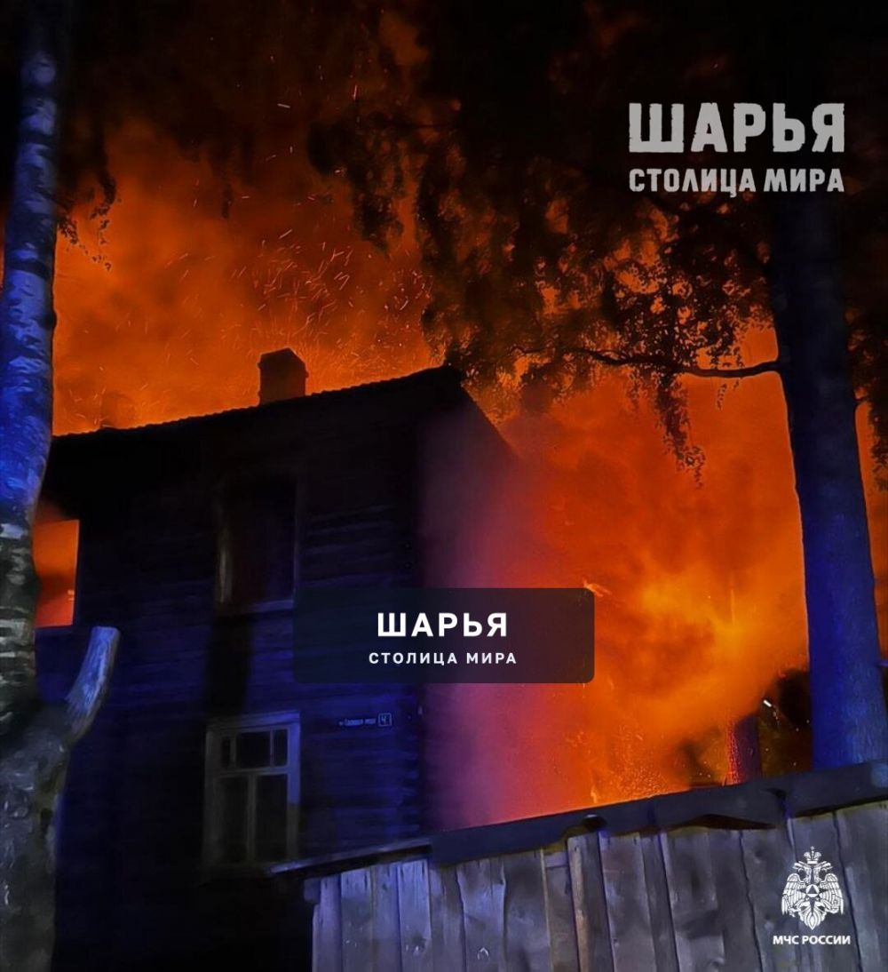 В Шарье сгорел расселенный многоквартирный дом — Шарья — фото 3