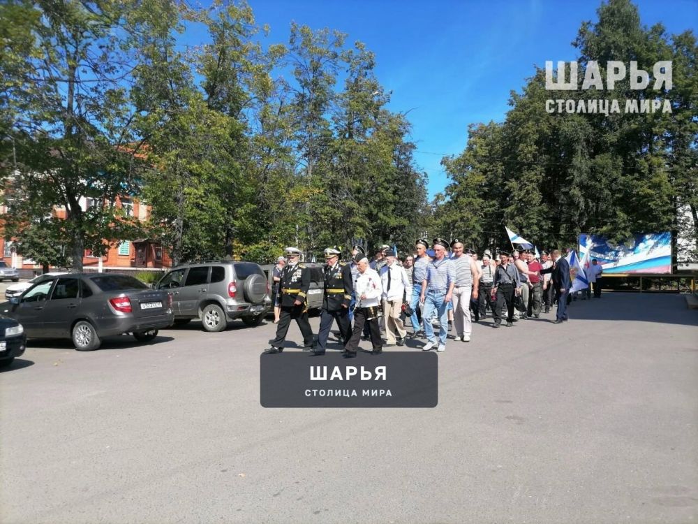Шарьинские моряки в день ВМФ, провели торжественное построение — Шарья — фото 3