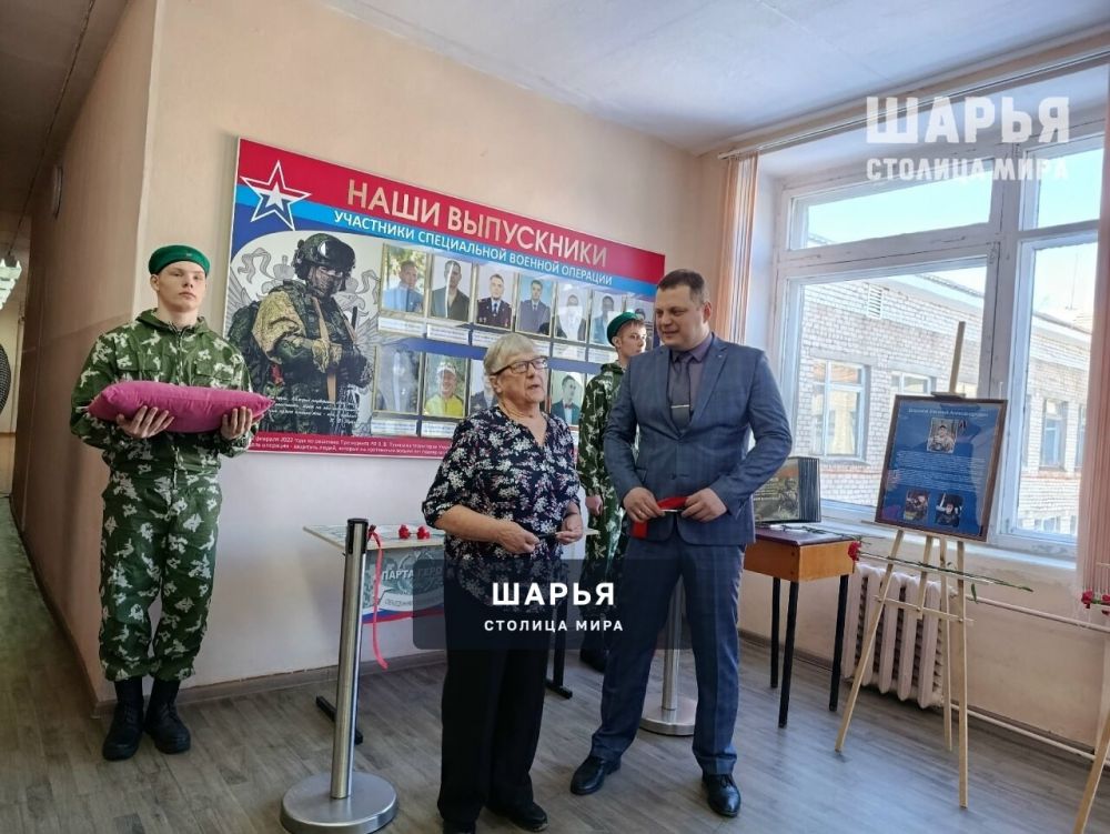 Память погибшего бойца СВО увековечена в педколледже Шарьи — Шарья — фото 5