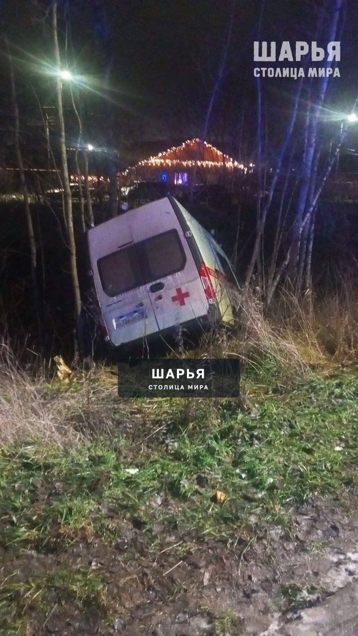 В Костроме произошло ДТП с участием кареты скорой медицинской помощи — Шарья — фото 2