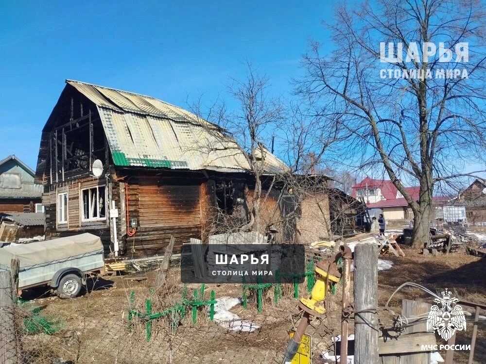В Шарье сгорел дом, оставив семью без жилья — Шарья — фото 2