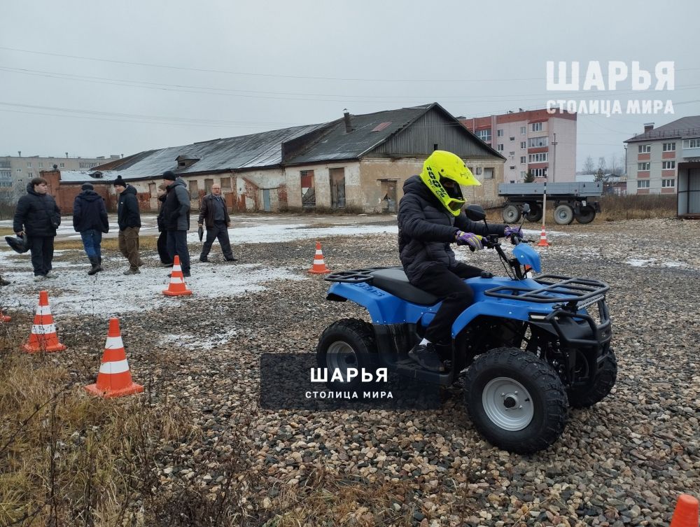 Первые школьники Шарьи сдали внутренние экзамены на права категории А1 — Шарья — фото 4