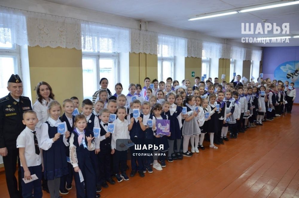 Первоклассников СОШ №6 посвятили в «Орлята России» — Шарья — фото 1