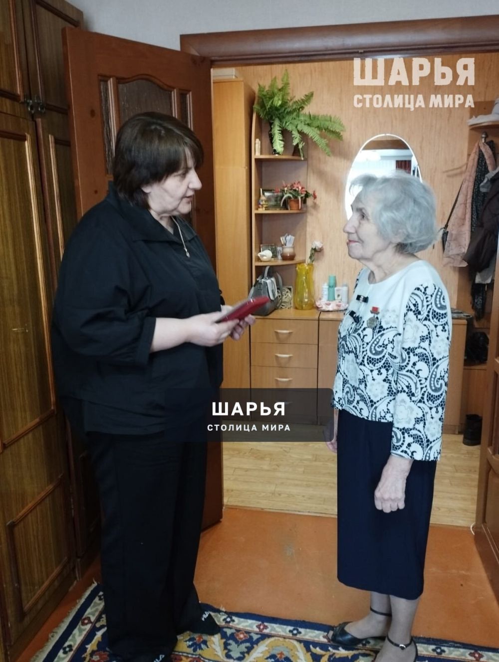 Глава Шарьи вручила юбилейную медаль бывшей узнице концлагеря — Шарья