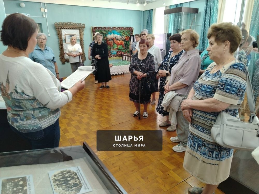 Активисты Центра общения старшего поколения посетили выставку, посвященную юбилею Шарьи — Шарья — фото 3