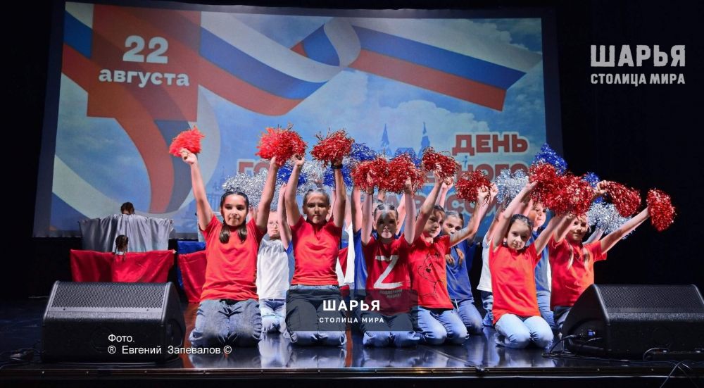 В Шарье торжественно вручили паспорта юным шарьинцам — Шарья — фото 3