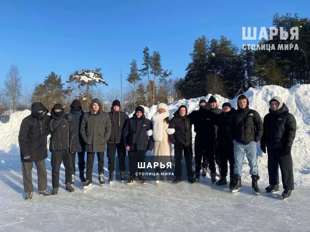Шарьинские студенты сменили гаечные ключи на клюшки — Шарья — фото 2
