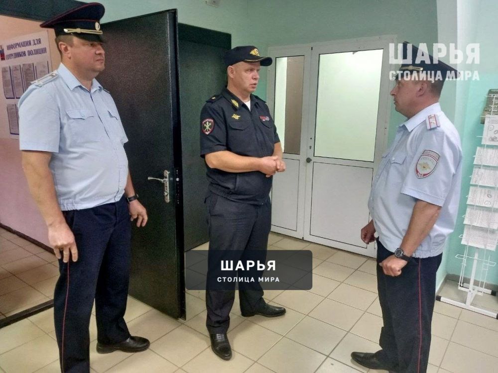 Начальник регионального УМВД Александр Арапов посетил с рабочим визитом дежурную часть Шарью — Шарья — фото 2