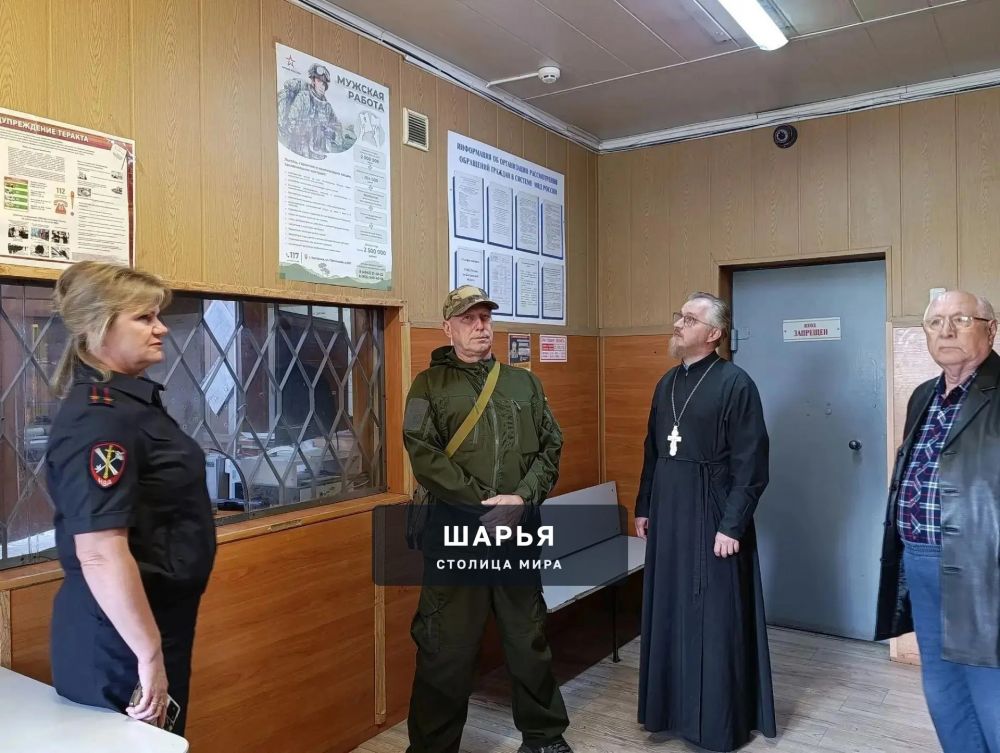 Шарьинские общественники ознакомились с работой местной дежурной части полиции — Шарья — фото 2