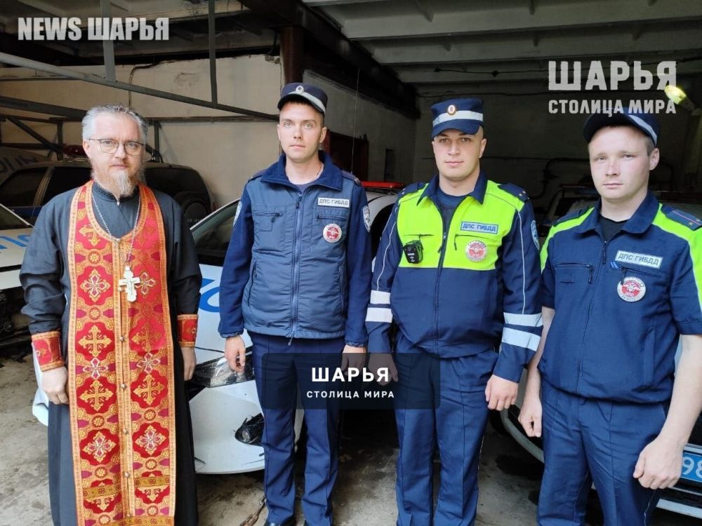 Полицейские Шарьи встретились с благочинным Шарьинского округа церквей — Шарья — фото 1