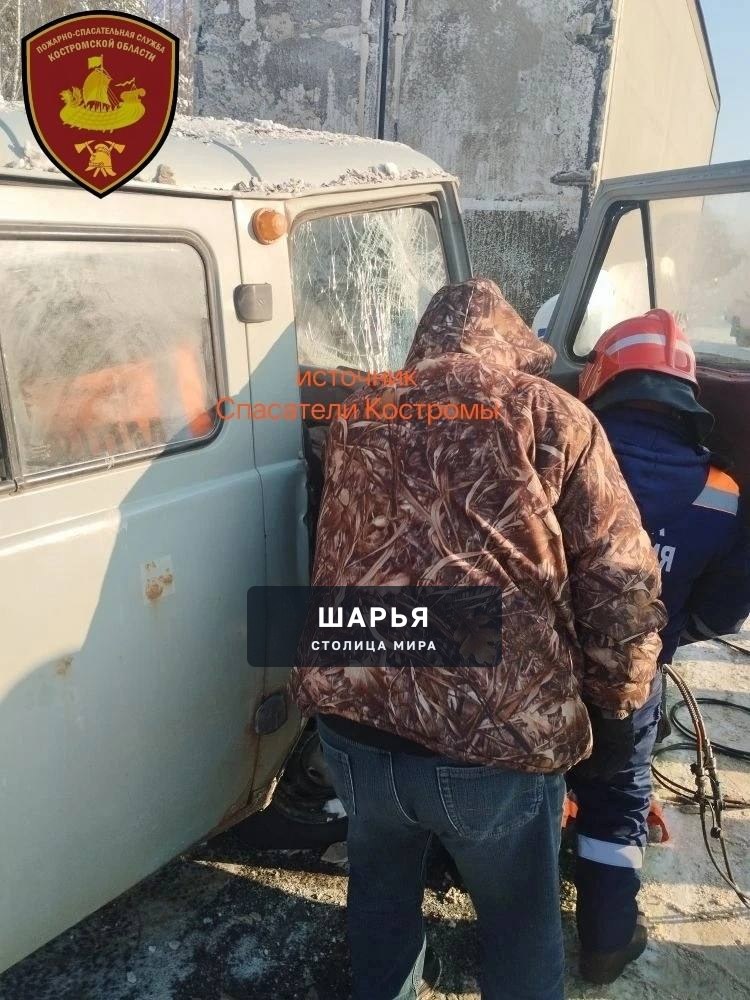 Спасатели выезжали на ликвидацию серьезного ДТП на Костромской трассе, которую водители уже… — Шарья — фото 3
