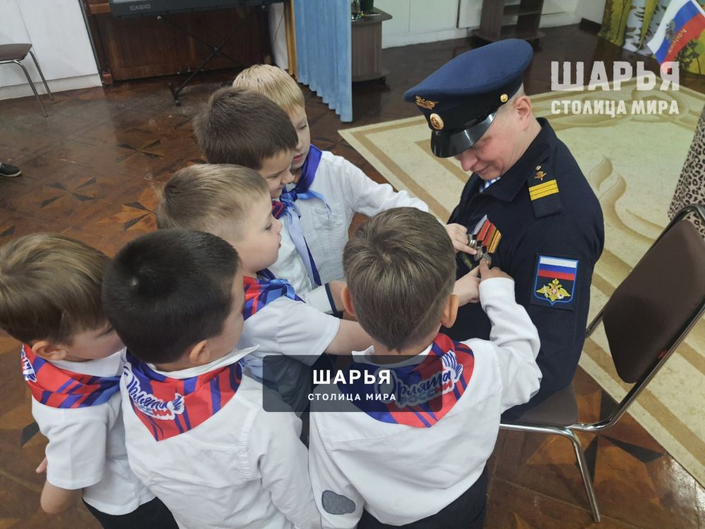 Детсадовцы поздравили бойца СВО с его профессиональным военным праздником — Шарья — фото 2