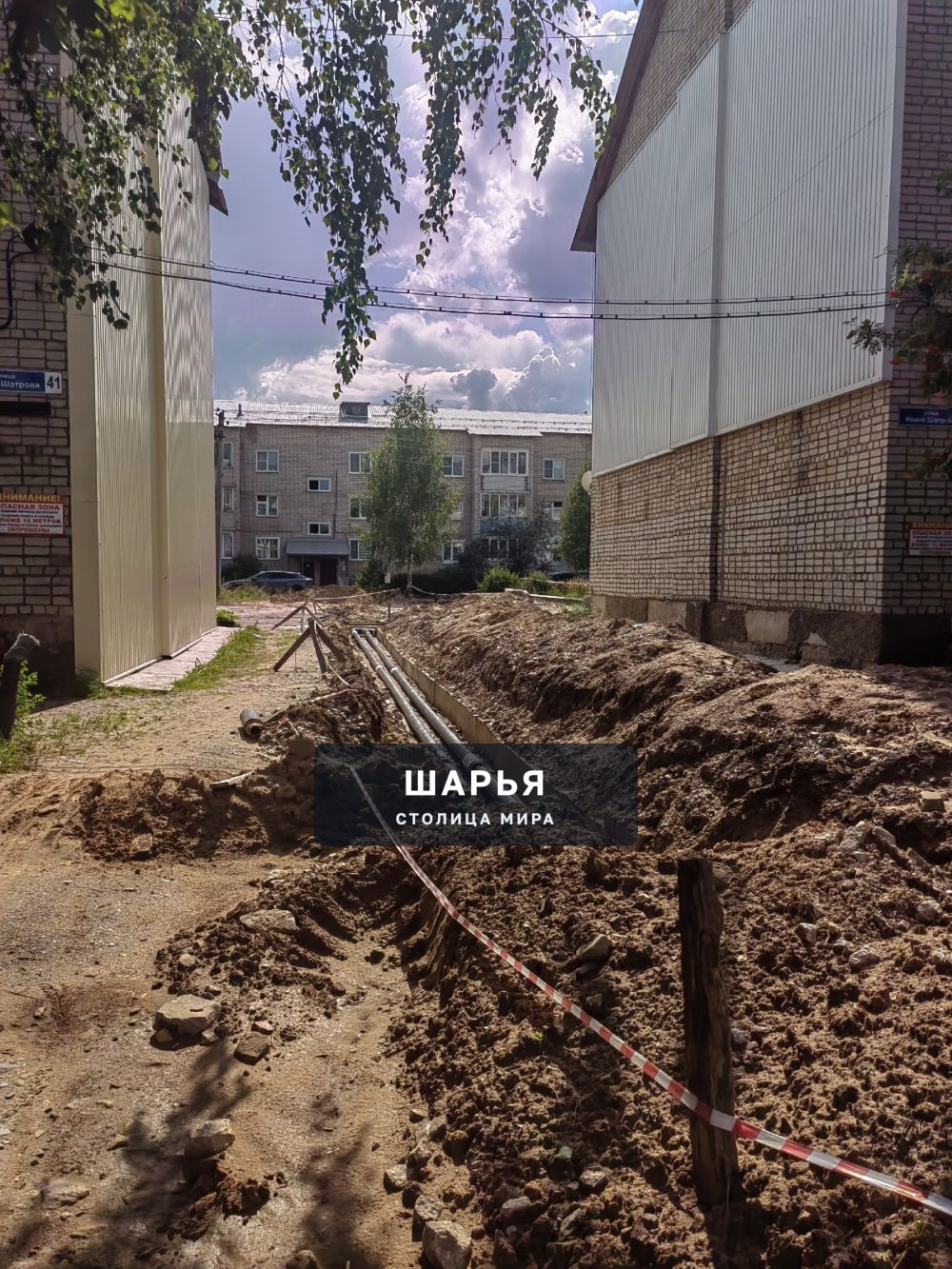 Вот так чудесно выглядит пространство между домами 41 и 41А по улице Ивана Шатрова — Шарья