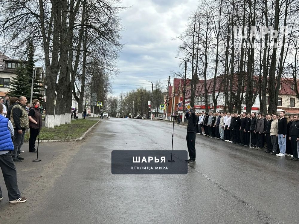 Репетиция парада юнармейцев прошла вчера в центре города — Шарья — фото 4