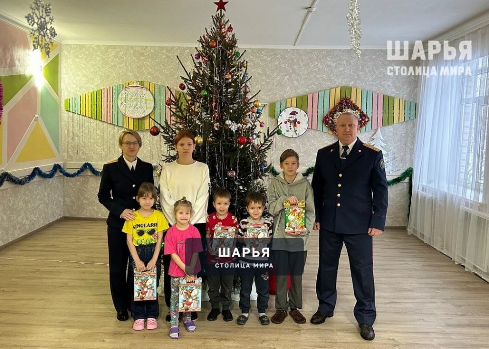 Следователи Шарьи поздравили ребят из приюта в Марутино с Новым годом — Шарья
