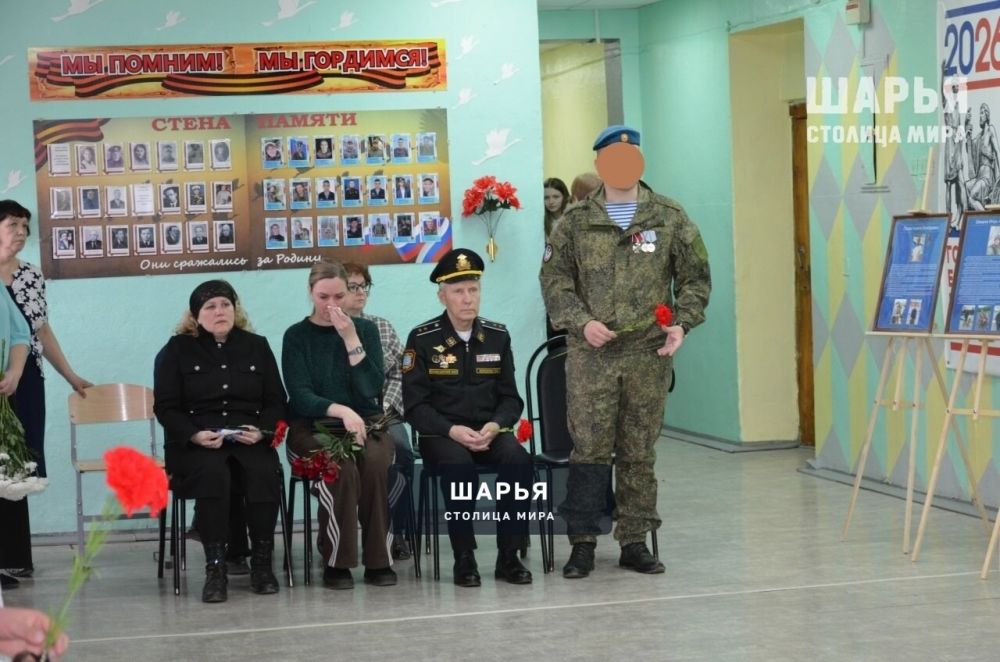 «Линейка памяти» прошла в шарьинской школе — Шарья — фото 4