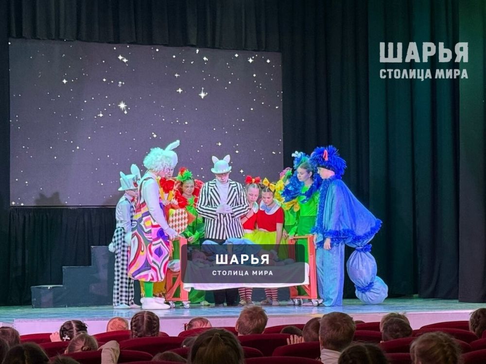 Несколько дней шарьинцы наслаждались музыкальным спектаклем "Время для Алисы" — Шарья